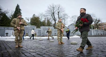 Le président ukrainien, Volodymyr Zelensky, honore la mémoire de ses compatriotes morts au combat - Cimetière de Lytchakiv, Lviv (Ukraine), le 15 décembre 2023.
Photo reproduite avec l’aimable autorisation du Bureau du président de l’Ukraine.
