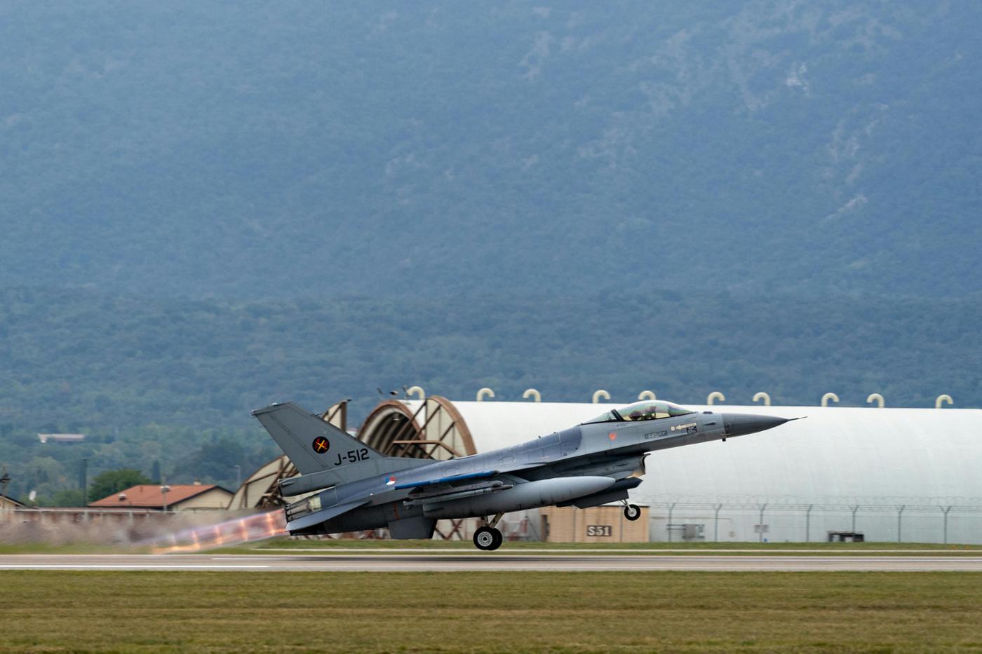 Allied aircraft exercise NATO’s nuclear deterrence capability in exercise Steadfast Noon, 16-26 October 2023. Pictured: a Dutch F-16 Fighting Falcon fighter during take-off. © NATO
)