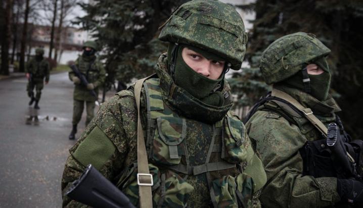  The appearance of “little green men” (irregular armed forces) in Crimea, Ukraine, ahead of its illegal annexation by Russia in March 2014, illustrates one type of hybrid threat. Other hybrid threats can be invisible. © Meduza
