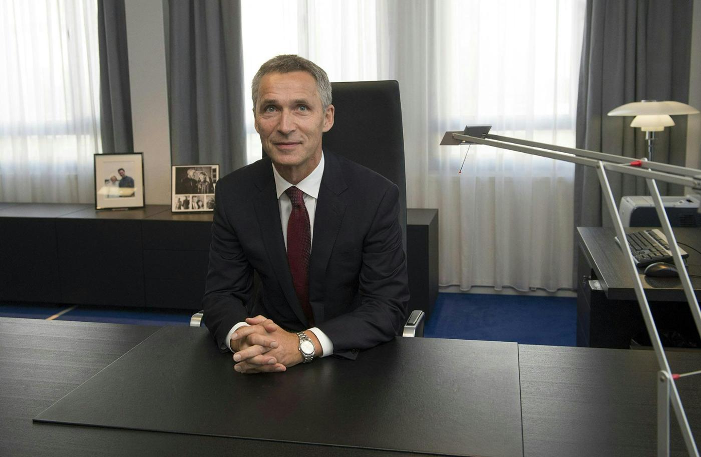 Jens Stoltenberg takes up office as NATO Secretary General on 1 October 2014. © NATO
)