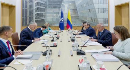 Colombian Defence Minister Iván Velásquez Gómez met with then NATO Deputy Secretary General Mircea Geoană at NATO Headquarters on 27 September 2023. The meeting underlined the importance of NATO’s partnership with Colombia and the unique perspective that Colombia brings as a NATO partner in Latin America. © NATO
