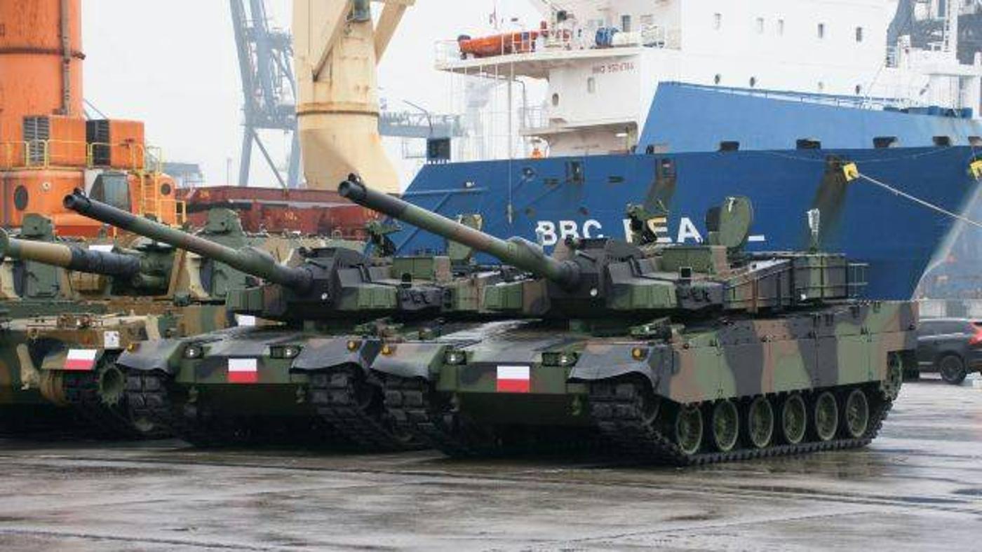Танки K2 «Чорна пантера», поставлені для польської армії.
)