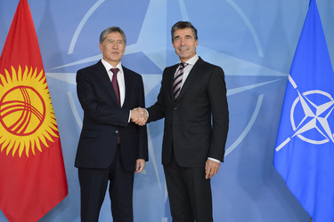 /nato_static_fl2014/assets/pictures/130917_130917-sg-pres-kyrgyz/20130919_130917b-001_rdax_375x250.jpg