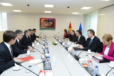 /nato_static_fl2014/assets/pictures/130917_130917-sg-pres-kyrgyz/20130919_130917b-002_rdax_375x250.jpg