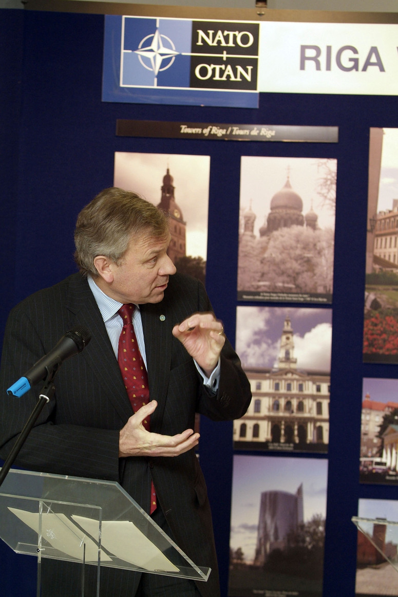 b060522c 22nd May 2006 Opening of Latvian Exhibition and official unveiling of the NATO Summit Logo for Riga - Welcoming speech by NATO Secretary General, Jaap de Hoop Schefer