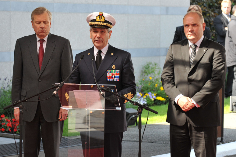 Remarks by the Chairman of the NATO Military Committee, Admiral Giampaolo di Paola (center)