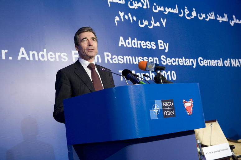 Dinner hosted by the Foreign Minister of the Kingdom of Bahrain, Sheikh Khalid bin Ahmed bin Mohammed Al-Khalifa. Speech by NATO Secretary General Anders Fogh Rasmussen.