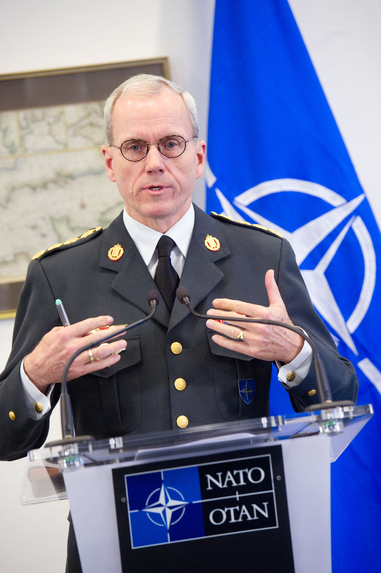 Press Conference by General Knud Bartels (Chairman of the NATO Military Committee)
