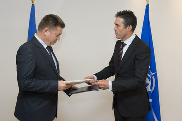 Ministers reinforce cooperation in NATO-Ukraine Commission