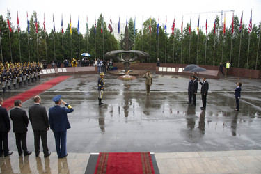 /nato_static_fl2014/assets/pictures/2013_05_130524a-sg-rom/20130524_130524a-006_rdax_375x250.jpg