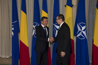 /nato_static_fl2014/assets/pictures/2013_05_130524a-sg-rom/20130524_130524a-014_rdax_375x250.jpg