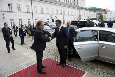 /nato_static_fl2014/assets/pictures/2013_06_130606a-sg-poland/20130606_130606a-002_rdax_375x250.jpg