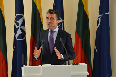/nato_static_fl2014/assets/pictures/2013_09_130905a-sg-lithuania/20130909_130906a-033_rdax_375x250.JPG