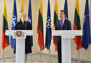 /nato_static_fl2014/assets/pictures/2013_09_130905a-sg-lithuania/20130909_130906a-034_rdax_375x261.JPG