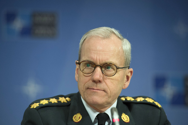 General Knud Bartels (Chairman of the NATO Military Committee) 