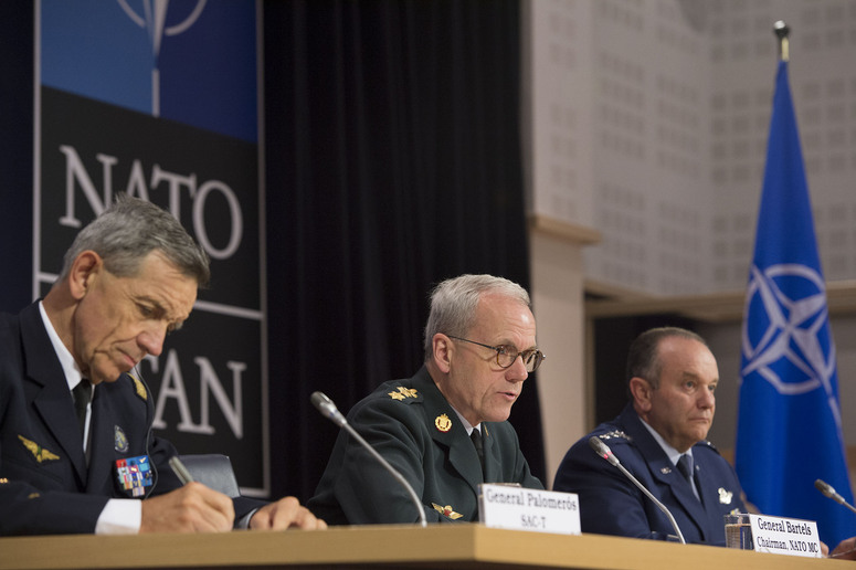 Left to right: General Jean-Paul Palomeros (Supreme Allied Commander Transformation) with General Knud Bartels (Chairman of the NATO Military Committee) and General Philip Breedlove (Supreme Allied Commander Europe)