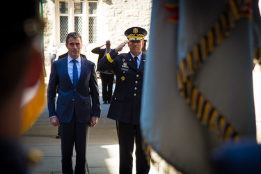 /nato_static_fl2014/assets/pictures/2014_09_140922a-sg-new-york/20140923_140923a-004_rdax_375x250.jpg