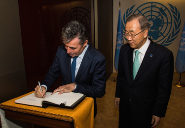 /nato_static_fl2014/assets/pictures/2014_09_140922a-sg-new-york/20140924_140923a-012_rdax_375x261.jpg