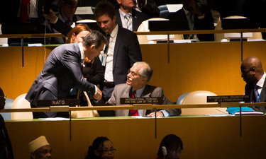 /nato_static_fl2014/assets/pictures/2014_09_140922a-sg-new-york/20140924_140924a-004_rdax_375x225.jpg