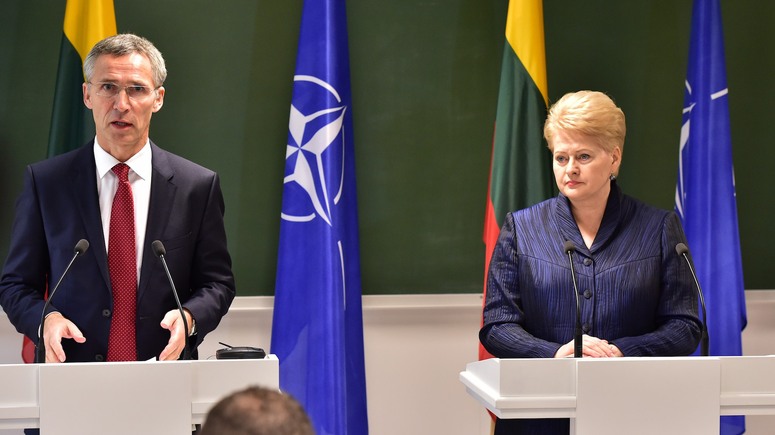 NATO Secretary General Jens Stoltenberg and Ms Dalia Grybauskaite, President of Lithuania