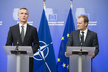 /nato_static_fl2014/assets/pictures/2014_12_141203i-bilat-eu/20141203_141203i-006_rdax_375x250.jpg