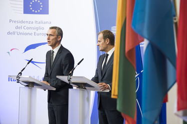 /nato_static_fl2014/assets/pictures/2014_12_141203i-bilat-eu/20141203_141203i-008_rdax_375x250.jpg