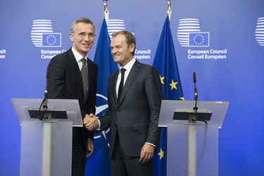 /nato_static_fl2014/assets/pictures/2014_12_141203i-bilat-eu/20141203_141203i-009_rdax_375x250.jpg