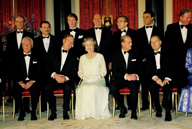 /nato_static_fl2014/assets/pictures/2014_12_141218a-anniv-london-summit/20141218_141218a-002_rdax_375x252.jpg