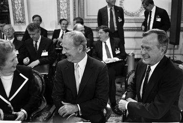 /nato_static_fl2014/assets/pictures/2014_12_141218a-anniv-london-summit/20141218_141218a-006_rdax_375x252.jpg