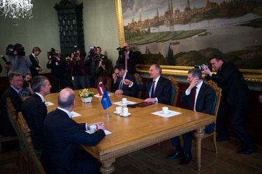 /nato_static_fl2014/assets/pictures/2015_02_150218a-trip-latvia-sg/20150218_150218a-003_rdax_375x250.jpg