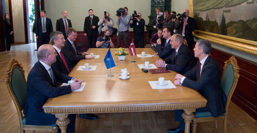 /nato_static_fl2014/assets/pictures/2015_02_150218a-trip-latvia-sg/20150218_150218a-004_rdax_375x194.jpg