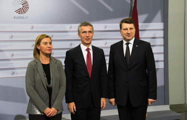 /nato_static_fl2014/assets/pictures/2015_02_150218a-trip-latvia-sg/20150218_150218a-010_rdax_375x240.jpg