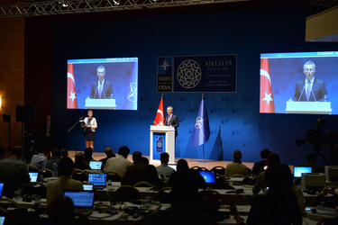 /nato_static_fl2014/assets/pictures/2015_05_150514c-mfa-pc-sg-nac/20150514_150514c-001_rdax_375x250.jpg