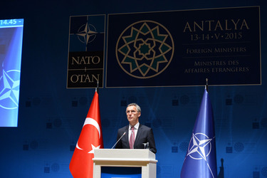 /nato_static_fl2014/assets/pictures/2015_05_150514c-mfa-pc-sg-nac/20150514_150514c-002_rdax_375x250.jpg