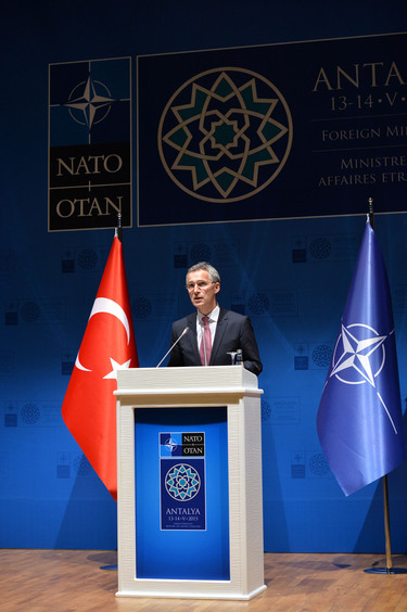 /nato_static_fl2014/assets/pictures/2015_05_150514c-mfa-pc-sg-nac/20150514_150514c-003_rdax_375x564.jpg