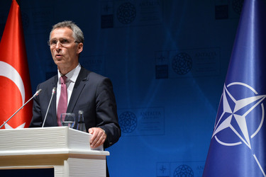 /nato_static_fl2014/assets/pictures/2015_05_150514c-mfa-pc-sg-nac/20150514_150514c-005_rdax_375x250.jpg