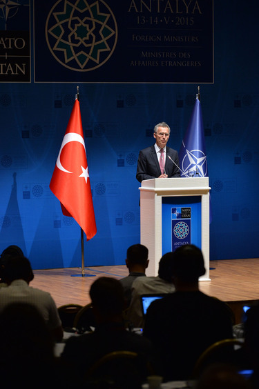 /nato_static_fl2014/assets/pictures/2015_05_150514c-mfa-pc-sg-nac/20150514_150514c-006_rdax_375x564.jpg