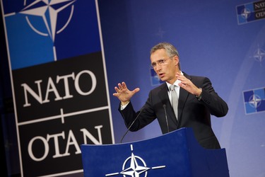 /nato_static_fl2014/assets/pictures/2015_10_151006a-mod-pre-pc-sg/20151006_151006a-007_rdax_375x250.jpg