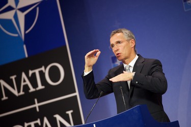 /nato_static_fl2014/assets/pictures/2015_10_151006a-mod-pre-pc-sg/20151006_151006a-009_rdax_375x250.jpg