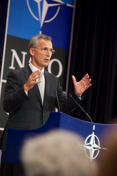 /nato_static_fl2014/assets/pictures/2015_10_151006a-mod-pre-pc-sg/20151006_151006a-012_rdax_375x563.jpg
