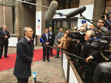 /nato_static_fl2014/assets/pictures/2015_11_151117a-doorstep-sg-eu/20151117_151117a-001_rdax_375x281.jpg