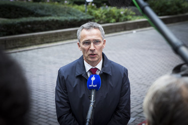 /nato_static_fl2014/assets/pictures/2015_11_151117a-doorstep-sg-eu/20151117_151117a-004_rdax_375x250.jpg