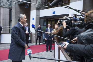 /nato_static_fl2014/assets/pictures/2015_11_151117a-doorstep-sg-eu/20151117_151117a-005_rdax_375x250.jpg