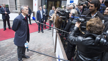 /nato_static_fl2014/assets/pictures/2015_11_151117a-doorstep-sg-eu/20151117_151117a-009_rdax_375x213.jpg