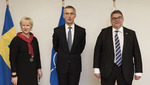 151201b-002.jpg - Meetings of the Foreign Ministers at NATO Headquarters in Brussels - Meeting between NATO Secretary General and the Ministers of Foreign Affairs of Finland and Sweden, 49.47KB