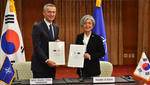 171101a-030.jpg - NATO Secretary General visits the Republic of Korea , 60.58KB