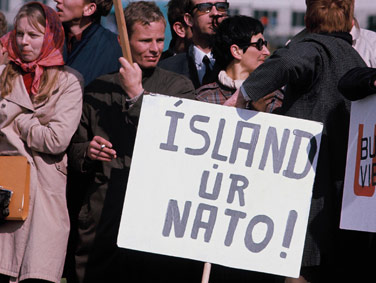 Protestors at 1968 NATO meeting in Reykjavík