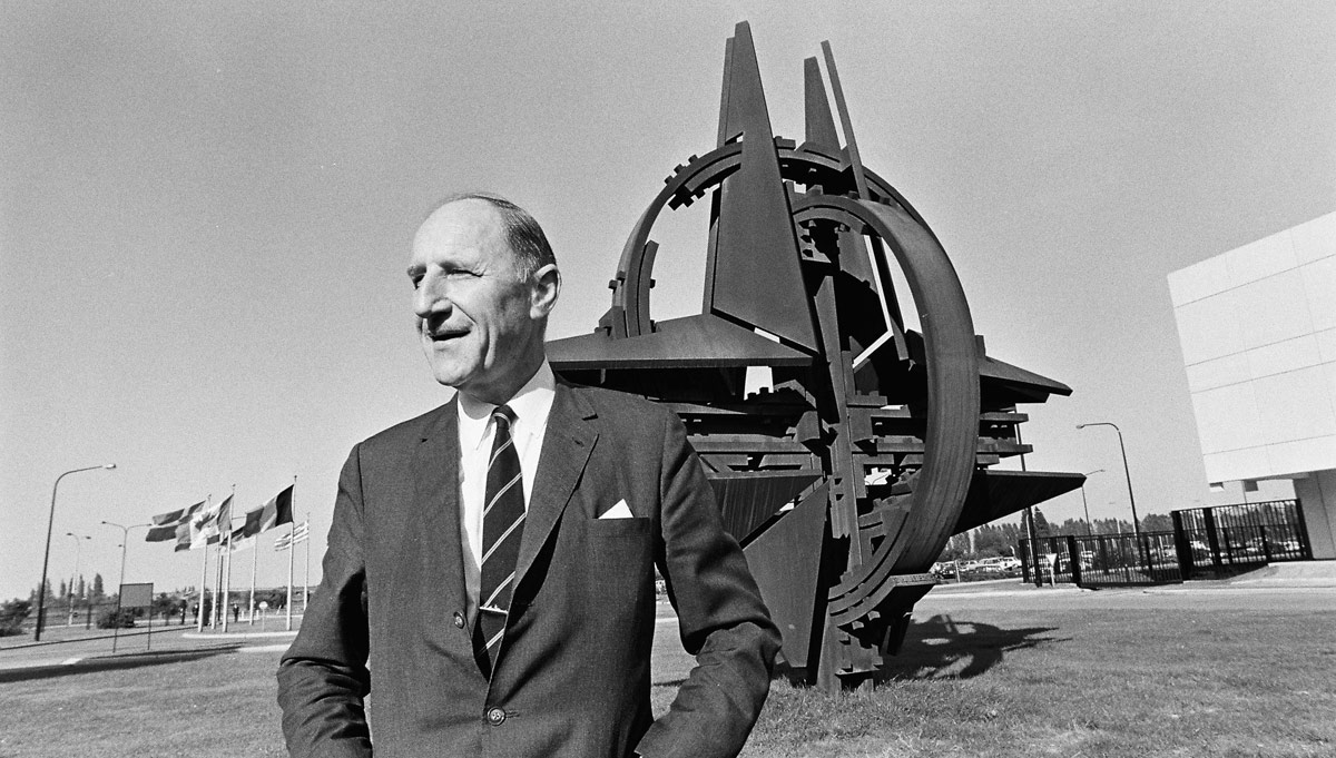 Joseph Luns became the first NATO Secretary General to have his photo taken with the star.