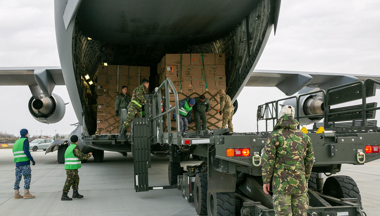 A C-17 Globemaster cargo plane, part of the NATO-managed Strategic Airlift Capability, lands at Bucharest airport with 45 tons of supplies to combat the effects of the COVID-19 pandemic (photo by Adrian Sultanoiu)