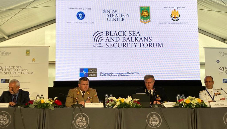 Știri: Președintele Comitetului Militar NATO, amiralul Rob Bauer, participă la Forumul Securității Mării Negre și Balcanice de la București, România, 03-sept-2021